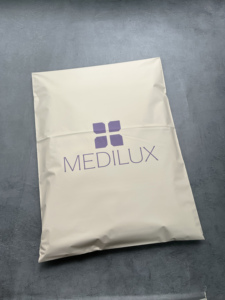 Sacs Ziplock mats couleur abricot de luxe en gros, pochettes zippées beiges personnalisables avec logo pour l'emballage de produits de beauté et de soins de la peau - Product Image 4