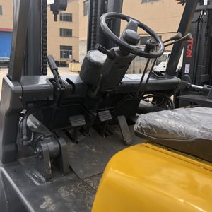 Second Hand Original Diesel Forklift TCM 7 Ton 4WD Solid Tire Rough Terrain <b>Used</b> Good Condition - Product Image 2