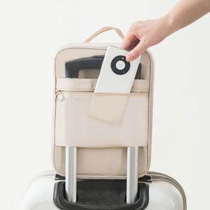Sac à chaussures de voyage en polyester imperméable à trois couches, pliable et écologique avec fermeture éclair pour le rangement et les cubes de rangement pour les sorties - Product Image 4