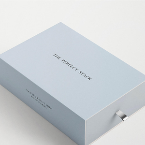 Caja Rígida de Papel de Arte con Acabado Mate Azul y Logotipo Personalizado, Embalaje con Cinta de Estampado en Caliente y Cajón Deslizable - Product Image 1