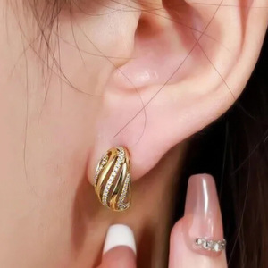 Orecchini a Perno con Design Lineare per Donne, Eleganti Accessori per Orecchie da Indossare Quotidianamente - Product Image 3