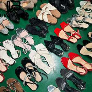 S15 Chaussures <span class=keywords><strong>de</strong></span> Mode pour <span class=keywords><strong>Femme</strong></span> d'Occasion en Gros Vrac Prix Moins Cher Balles <span class=keywords><strong>de</strong></span> Chaussures Mixtes d'Occasion à Vendre Jolis Talons <span class=keywords><strong>de</strong></span> Seconde Main pour Femmes - Product Image 5