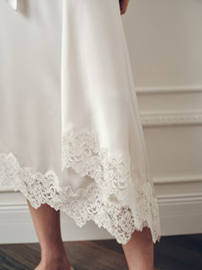 Jupe en satin taille basse personnalisée Printemps 2026 - Jupe sexy asymétrique avec insert en dentelle, OEM/ODM par l'usine de vêtements chinoise - Product Image 6