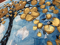 Lukisan Minyak Latar Belakang Biru Baru yang Dilukis dengan Tangan untuk Dekorasi Ruang Tamu Lukisan Minyak Pemandangan Pohon Bunga Emas dengan Pisau Tebal Modern