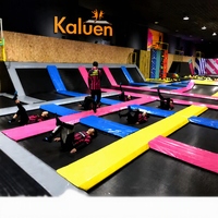 Parc de trampolines intérieur commercial, équipement de parc de trampolines coloré personnalisé pour enfants et adultes, parc d'attractions, aire de jeux