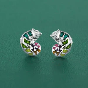 Boucles d'oreilles clous en or blanc E4578 pour femmes, bijoux fantaisie en alliage avec serti clos, boucles d'oreilles tendance - Product Image 3