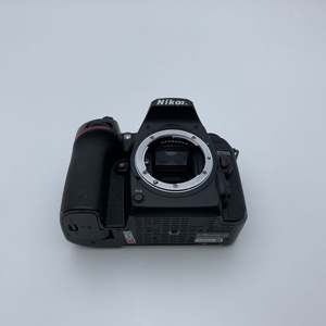 Cámara Réflex Digital Profesional de Alta Calidad y Económica, Marca D7500, con Lente Antivibración 18-140vr, Batería y Cargador. - Product Image 6
