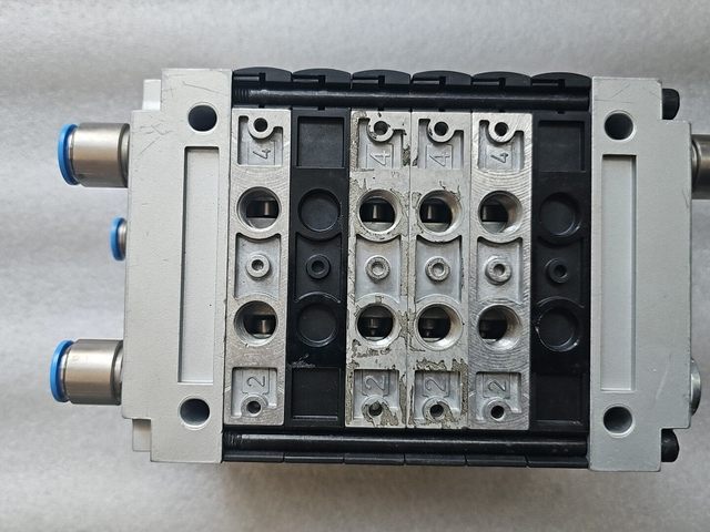 CPV18VI 18220 CPV18DI018 CPV18VIP814B 4x 176061 CPV Series Valve Terminal PLC