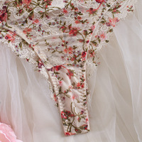 Vente chaude usine : Ensemble soutien-gorge push-up confortable et lingerie sexy en dentelle florale ajourée avec bordure en dentelle cils