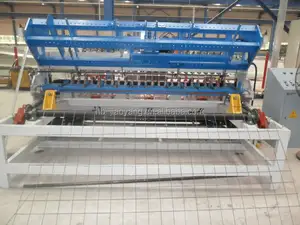 En iyi fiyat kaynaklı tel örgü makinesi fabrika inşaat otomatik çelik 3 - 5mm ürün