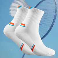 Vente en gros de chaussettes de badminton épaissies de haute qualité respirantes et confortables à la mode avec logo personnalisé pour hommes professionnels