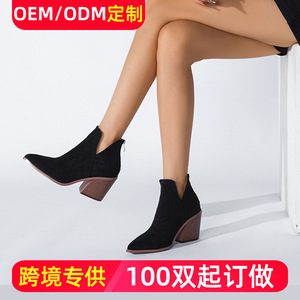 Bottines à bout pointu en daim à talon épais pour femme, style Martin, rehaussant la taille de 5 à 8 cm, avec fermeture éclair arrière, couleur unie, collection automne - Product Image 5