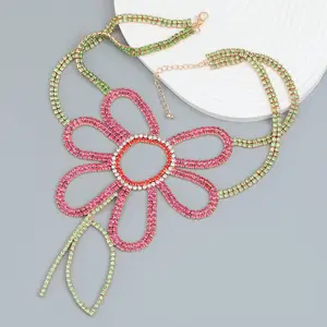 2023 Design nouvelles femmes mode bijoux de luxe coloré strass embelli exagéré rose cristal grande fleur collier