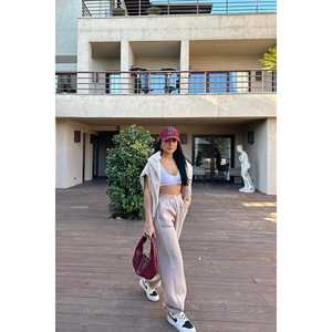 Sweat-shirts et hoodies basiques beiges pour femmes, confortables et élégants - Product Image 3