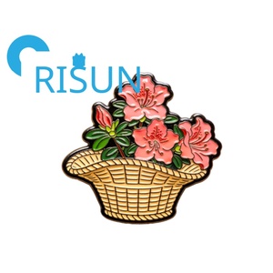 Broche de Esmalte Floral Personalizado al por Mayor, Diseño de Lirio Rosa y Rododendro, Joyería Botánica para Jardineros - Product Image 6
