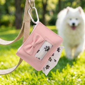 Cartera para bolsas de excrementos de perro con diseño de pajarita en relieve, de cuero PU, bonita, portátil, con ventana transparente, soporte para bolsas de residuos, mosquetón, regalo para amantes de las mascotas - Product Image 1