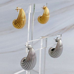 Orecchini a perno a goccia con cavo - Product Image 5