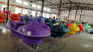 Bateaux tamponneurs électriques QIQU avec musique, lumières et pistolets à eau pour 2 adultes et 1 enfant - Product Image 3