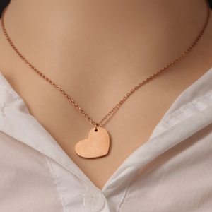 Collar con Colgante de Corazón de Acero Inoxidable Pulido Espejo, Chapado en Oro de 18k, Hermoso Collar con Dije de Corazón <span class=keywords><strong>para</strong></span> Regalo de Pareja - Product Image 5