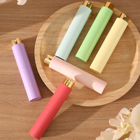 Vente en gros de vaporisateur de bouteille de parfum en verre torsadé vide rechargeable coloré personnalisé de 10ml avec logo personnalisé