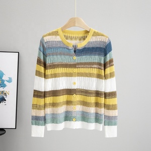 Cárdigan de punto colorido - Estilo europeo, camisa de aire acondicionado para primavera y verano, top a rayas calado - Product Image 4