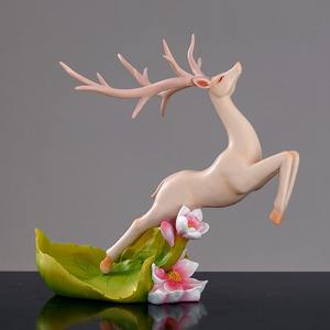 رف نبيذ إبداعي من راتنج الأيل مزخرف لخزانة التلفزيون أو كهدايا حرفية من الراتنج - Product Image 5