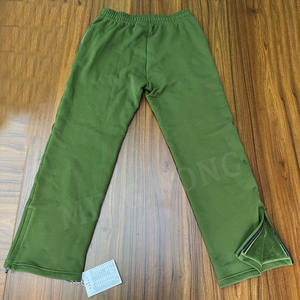 Pantalon de survêtement à jambe droite brodé d'autocollants vintage en polaire lourde pour hommes - Product Image 6