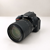 Appareil photo reflex numérique d'occasion D5600 en gros avec objectif VR 18-140mm, kit 24,2MP, SnapBridge, Bluetooth, écran tactile, qualité supérieure, reconditionné pour la revente