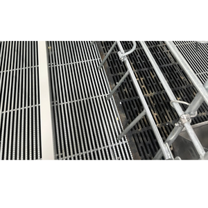 Caisse de mise bas pour porcs Livraison rapide Équipement d'élevage porcin galvanisé à chaud Fabricant du Vietnam - Product Image 2