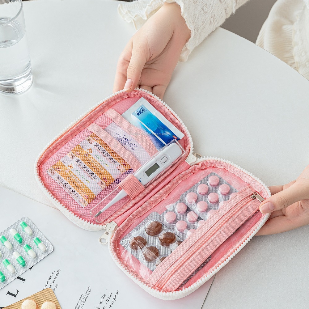 Modern Portable Nylon Medical Bag Waterproof First Aid Storage Solution Square Injection Fashionable Travel-Friendly for Outdoor