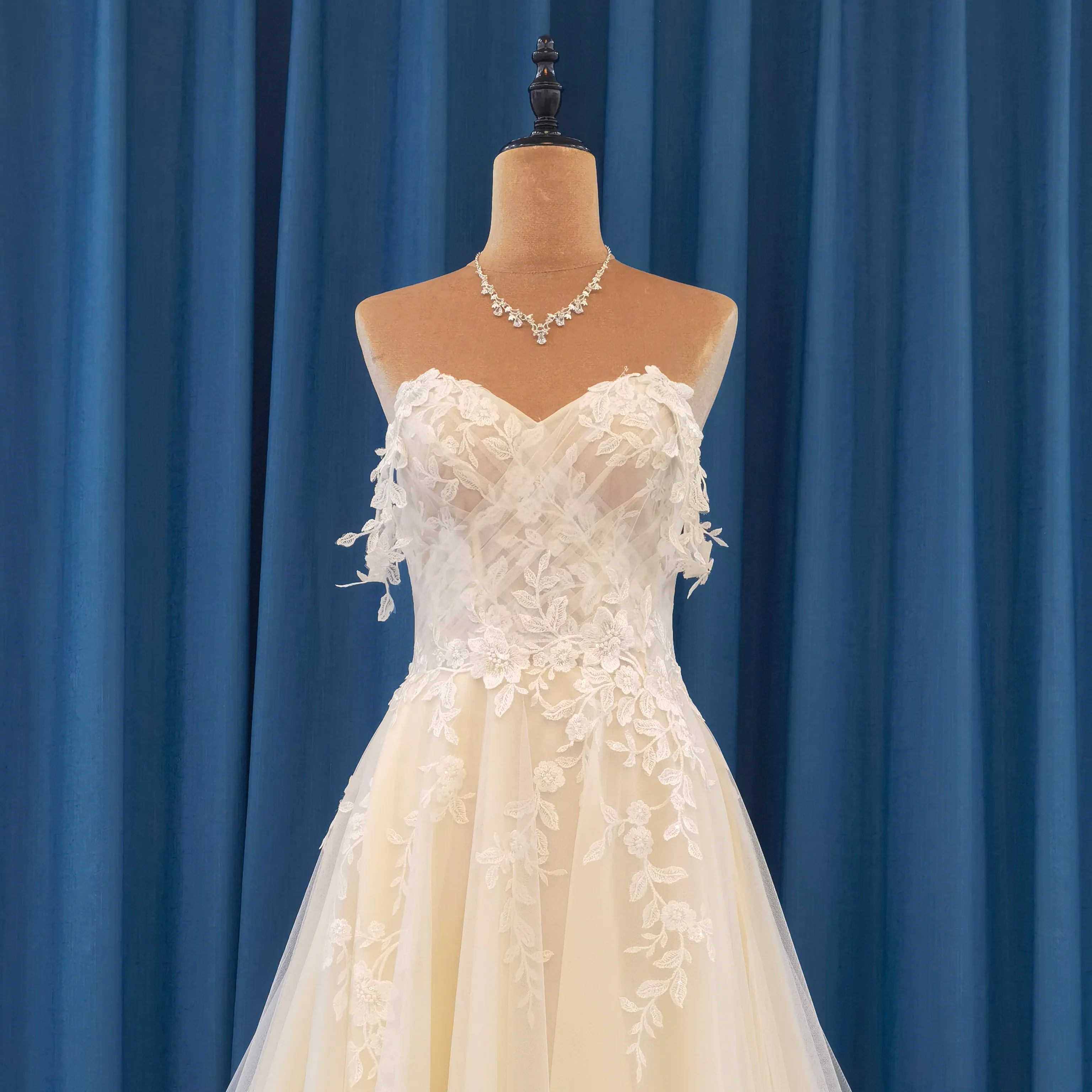 Die Starry Sky Wedding hat die beste schöne Champagner-Ballkleid-Braut neu entworfen