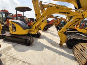 Mini-excavatrice Komatsu PC40 avec godet de terrassement, poids opérationnel de 1,5 tonne, machine hydraulique sur chenilles - Product Image 3