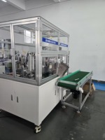 Machine automatique de bobinage continu pour le cerclage et le roulage de sacs sur valve, destinée aux emballages chimiques et d'aérosols