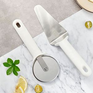 Cortador de Hojaldre Plegable de Acero Inoxidable Pulido Espejo Antideslizante con Mango de Plástico para Pizza y Galletas - Product Image 2