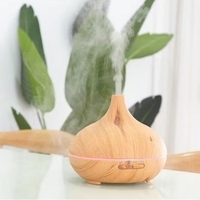 Diffuseur d'huiles essentielles pour la maison, humidificateur en forme d'oignon à grain de bois, machine à parfum à pulvérisation automatique avec veilleuse douce intégrée pour chambre à coucher