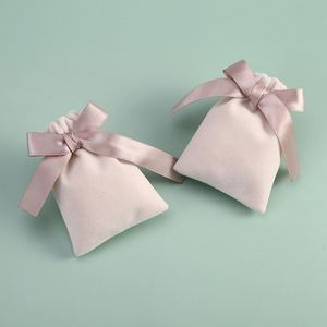 Pochette à bijoux en velours personnalisée de luxe avec cordon de serrage pour boucles d'oreilles, anneaux, colliers, emballage cadeau pour bijoux avec logo personnalisé - Product Image 3
