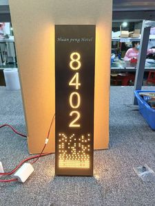 Nouveau <span class=keywords><strong>panneau</strong></span> de commande de porte tactile éclairé RFQprint vérifié 2026 avec numéro de maison, garantie 5 ans, en verre trempé et métal pour la maison - Product Image 3
