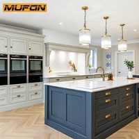 Ensemble de meubles de cuisine bleus sur mesure avec îlot central, armoires de cuisine en bois massif laqué à cadre encastré, ensembles complets de designs