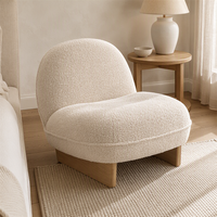 Fauteuil lounge en bouclette crème, style scandinave, minimaliste et doux, avec pieds en bois, pour appartement, hôtel, hall, villa, chambre d'hôtes