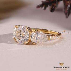 Anillo Elegante Royal Trio con Corte Redondo para Mujer, Diamante CVD Cultivado en Laboratorio de 3.00 Quilates, Oro Sólido de 14K, Certificado IGI, Color E, Claridad VVS2 - Product Image 2