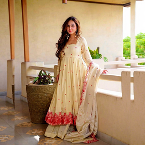 Conjunto de Salwar Kameez Anarkali con Bordado Crema, Vestido Indio Pakistaní de Manga Larga con Chal para Fiesta o Boda - Product Image 1