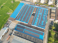Système de montage photovoltaïque pour toiture métallique, matériaux résistants à la corrosion, installation non-pénétrante, structure modulaire, efficace