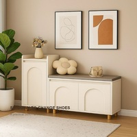 Buffet de rangement moderne avec portes à panneaux cintrés et pieds dorés pour salon, entrée et salle à manger