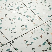 Carreaux de terrazzo en porcelaine gris Palermo 30x30cm, finition mate antidérapante pour sol et mur de salle de bain, design contemporain