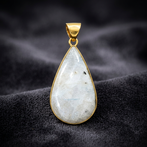 Colgante de plata de ley chapado en oro con piedra lunar y diseño de amantes - Gema natural estilo minimalista, regalo para mujeres/unisex/hombres - Product Image 2