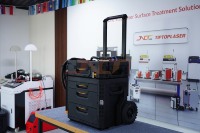 Nouveau Nettoyeur Laser Automatique à Impulsions 200W 300W 500W en Aluminium, Empilable et Prêt pour l'Extérieur, avec Valise à Roulettes, Qualité Industrielle pour la Rouille Métallique