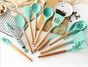 Utensilios de cocina para el hogar, conjunto de utensilios de cocina de silicona para hornear con mango de madera, venta al por mayor