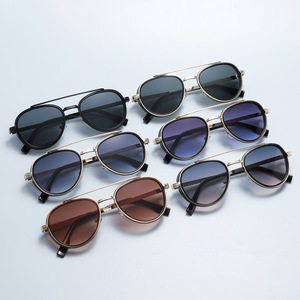 Unisex <b>Aviator</b> <b>Sunglasses</b> Metal Frame Gold Color UV400 Protection Class 2 Lenses For Travel Fashion Outfits - Product Image 2