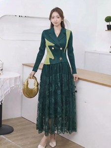 <span class=keywords><strong>Abito</strong></span> lungo plissettato <span class=keywords><strong>marrone</strong></span> con blazer a blocchi di colore e gonna in pizzo ricamato per donna, scollo a V, <span class=keywords><strong>doppiopetto</strong></span> - Product Image 3