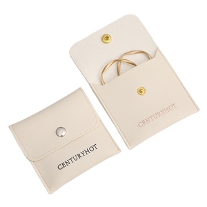 Pochette de luxe en PU gaufrée avec logo personnalisé pour bijoux, emballage cadeau pour bague, pochette en cuir rose avec rabat pour bijoux - Product Image 1